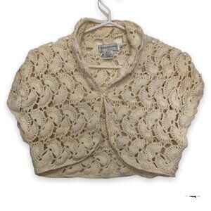 𝅺90’s style crochet single button cream colored shrug